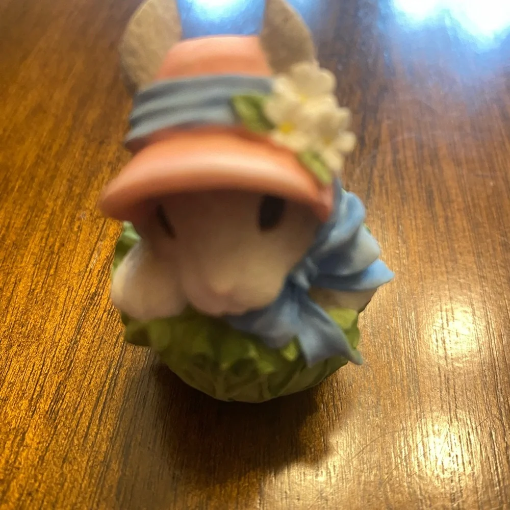 Adorable Bunny Figurines with Hats-1999 Priscilla Hillman 639451 - Picture 2 of 11